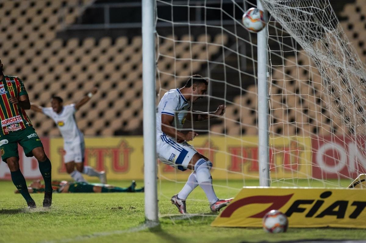 Imagens do jogo entre Sampaio Corra e Cruzeiro, pela 33 rodada da Srie B, no Castelo, em So Lus (MA)