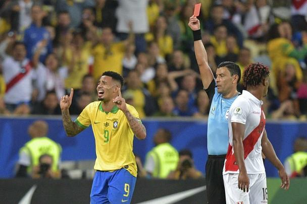 Gabriel Jesus foi expulso no segundo tempo; Seleção Peruana pressionou nos minutos finais