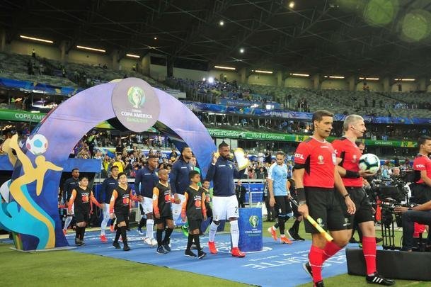 Fotos de Uruguai x Equador, no Mineiro