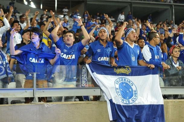 Torcida do Cruzeiro lotou o Mineiro em duelo com o Grmio pela semifinal da Copa do Brasil