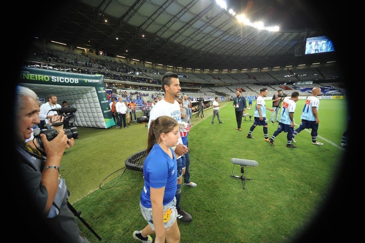 Mulheres foram homenageadas no Mineiro antes de jogo entre Cruzeiro e URT (Juarez Rodrigues/EM D.A Press)