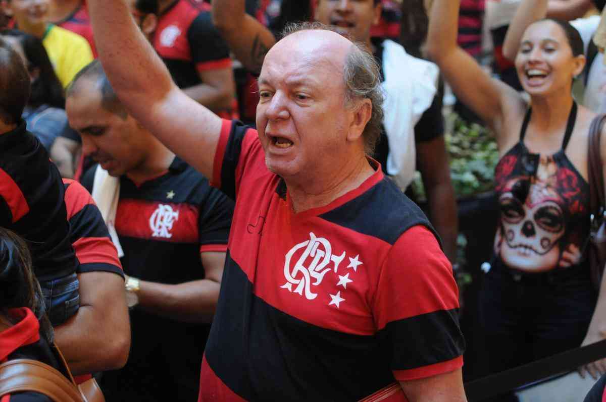 Zico participou de tarde de autgrafos em BH e atendeu torcedores, em sua maioria do Flamengo