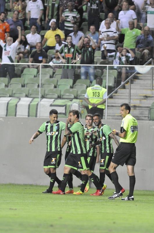 Amrica e Patrocinense se enfrentaram, no Independncia, pela primeira rodada do Campeonato Mineiro
