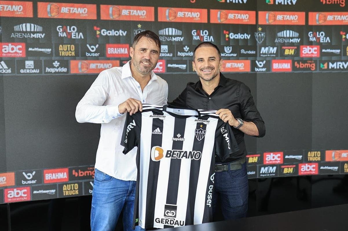 Fotos da apresentao de Eduardo Coudet no Atltico