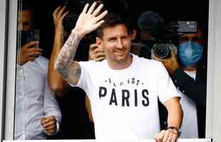 Messi chegou  Paris na manh desta tera-feira para defender o PSG