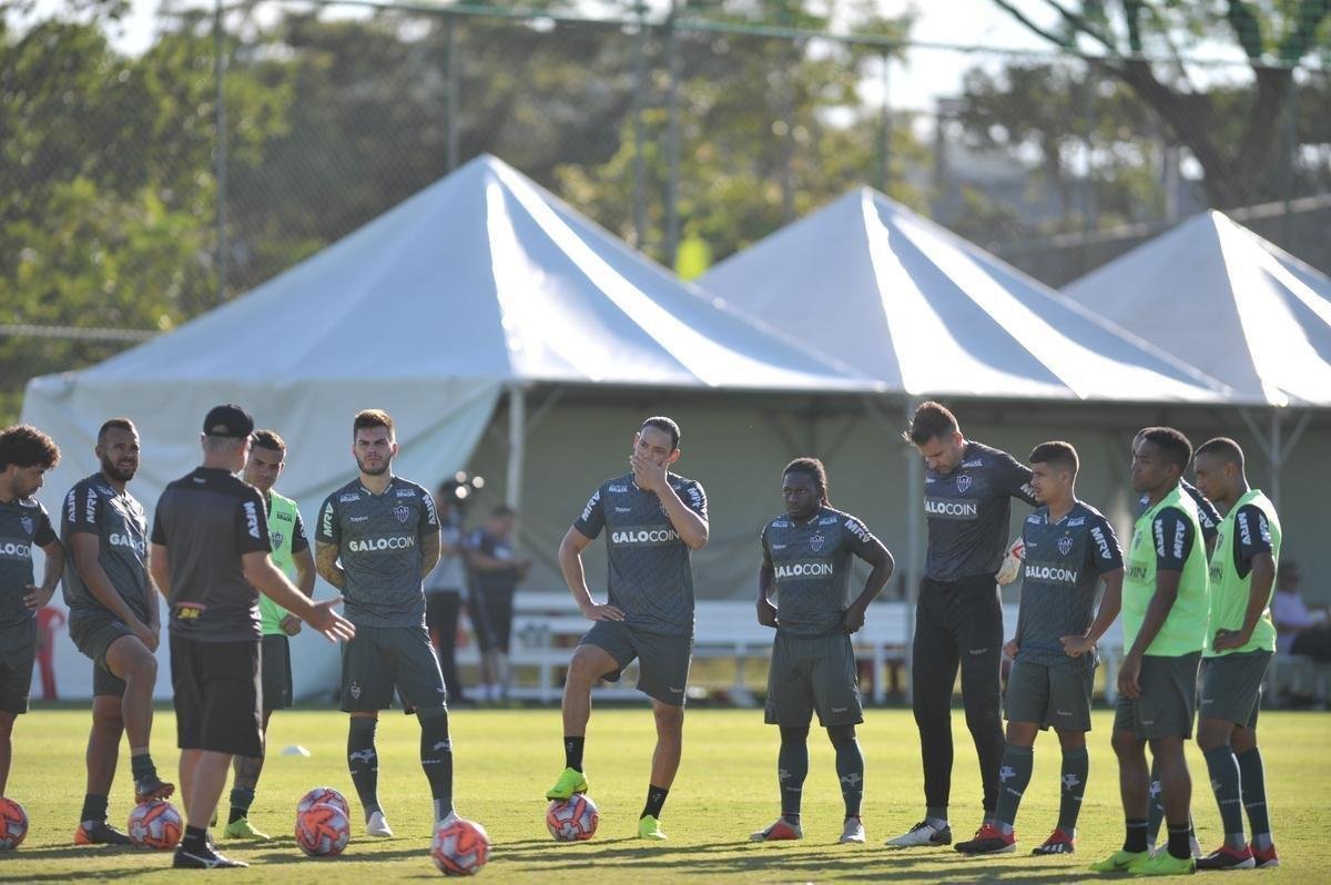 Veja fotos do treino do Atltico