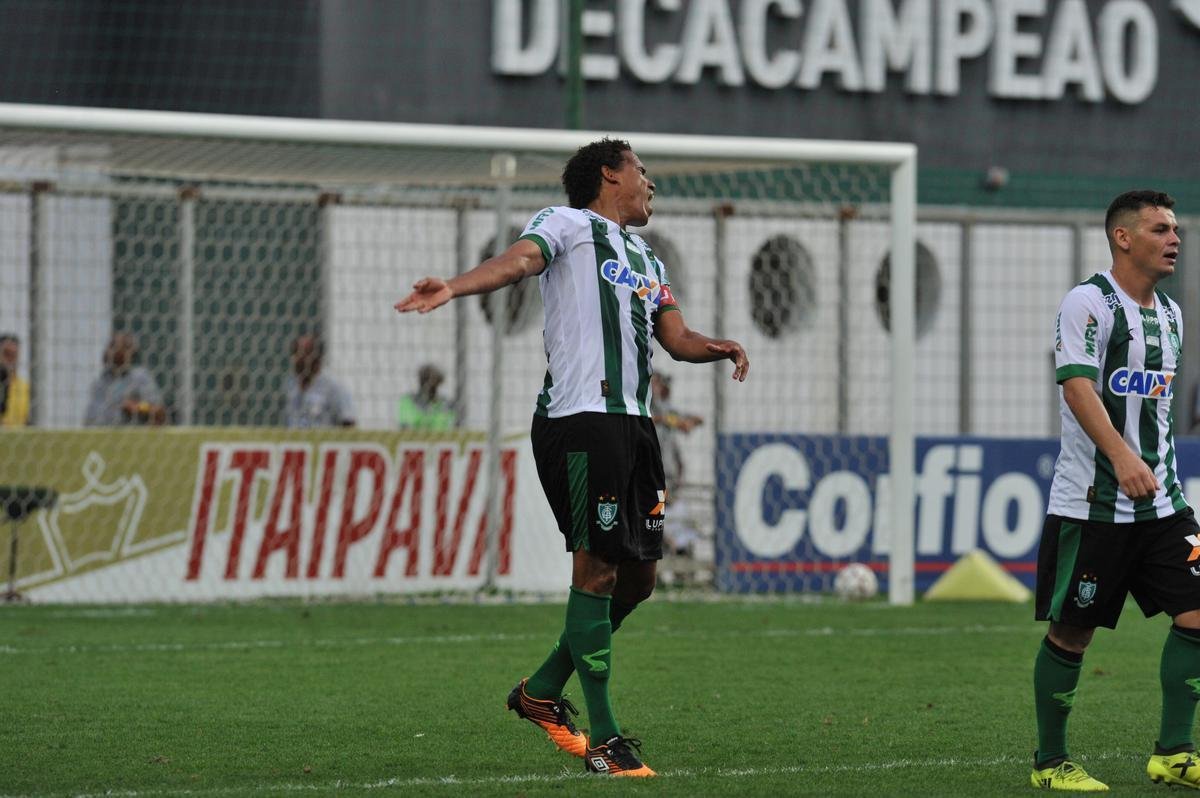 Zagueiro americano Rafael Lima marcou o gol do ttulo sobre o CRB e emocionou o Independncia