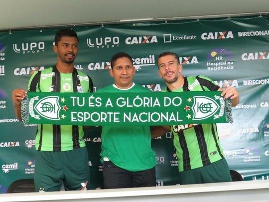 Fotos da apresentao do volante Leandro Donizete e do zagueiro Ricardo Silva (Matheus Adler/Superesportes)