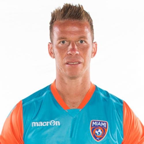 Michel - o lateral se aposentou e virou treinador nos EUA