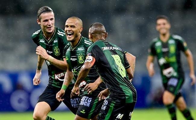Patric marcou um gol e deu uma assist�ncia na vit�ria do Am�rica sobre o Cruzeiro, por 2 a 0, na �ltima rodada do Campeonato Mineiro