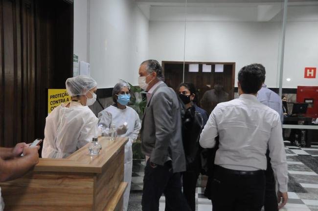 Imagens da reunio da Prefeitura de Belo Horizonte com dirigentes de Cruzeiro, Atltico e Amrica e representantes de torcidas organizadas. Tema do encontro foi o retorno do pblico aos estdios de futebol na capital mineira.
