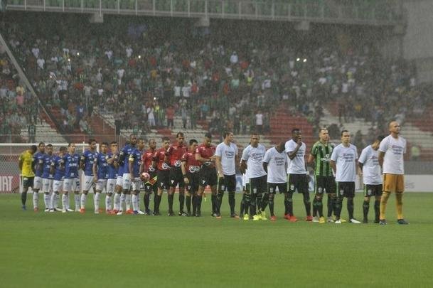 Forte chuva atrasou comeo de Amrica x Cruzeiro, no Horto