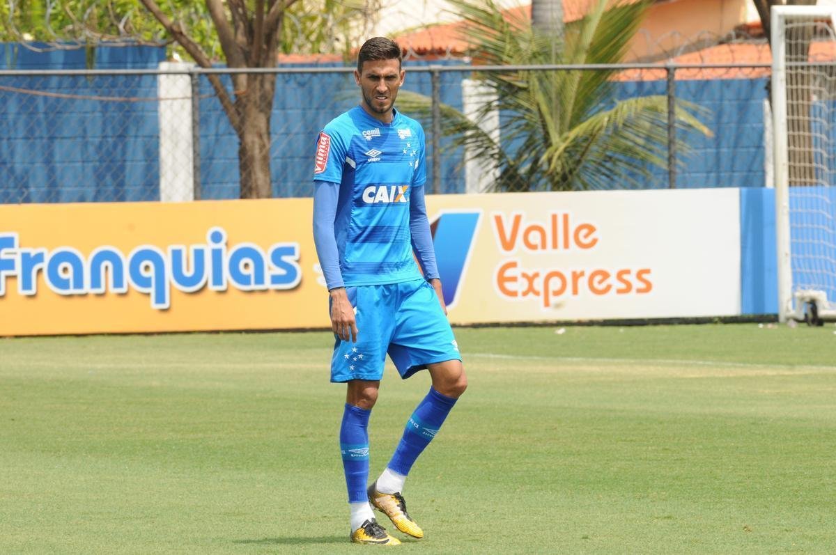 Imagens do treino do Cruzeiro desta sexta-feira (27/10), na Toca da Raposa II (fotos: Paulo Filgueiras/EM D.A Press)