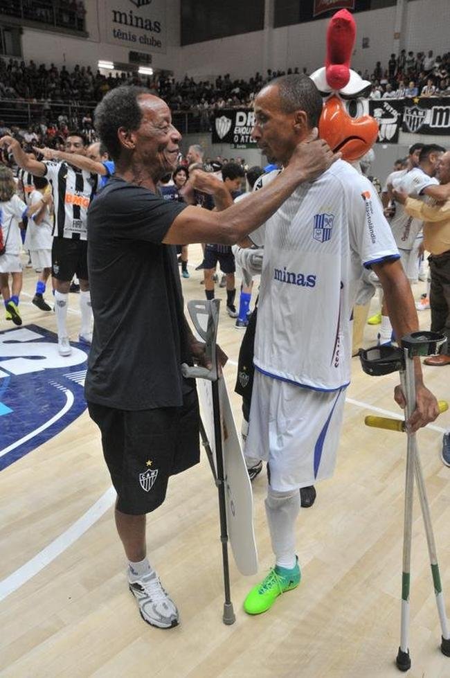 Jogo festivo e solid�rio reuniu craques do futsal mineiro em BH