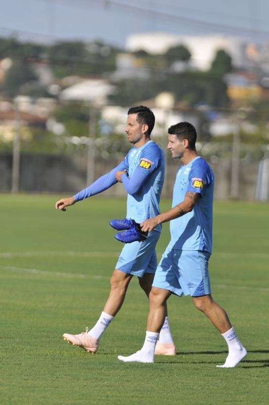 Treino do Cruzeiro nesta segunda marcou o batismo do colombiano Luis Orejuela, reforo para 2019