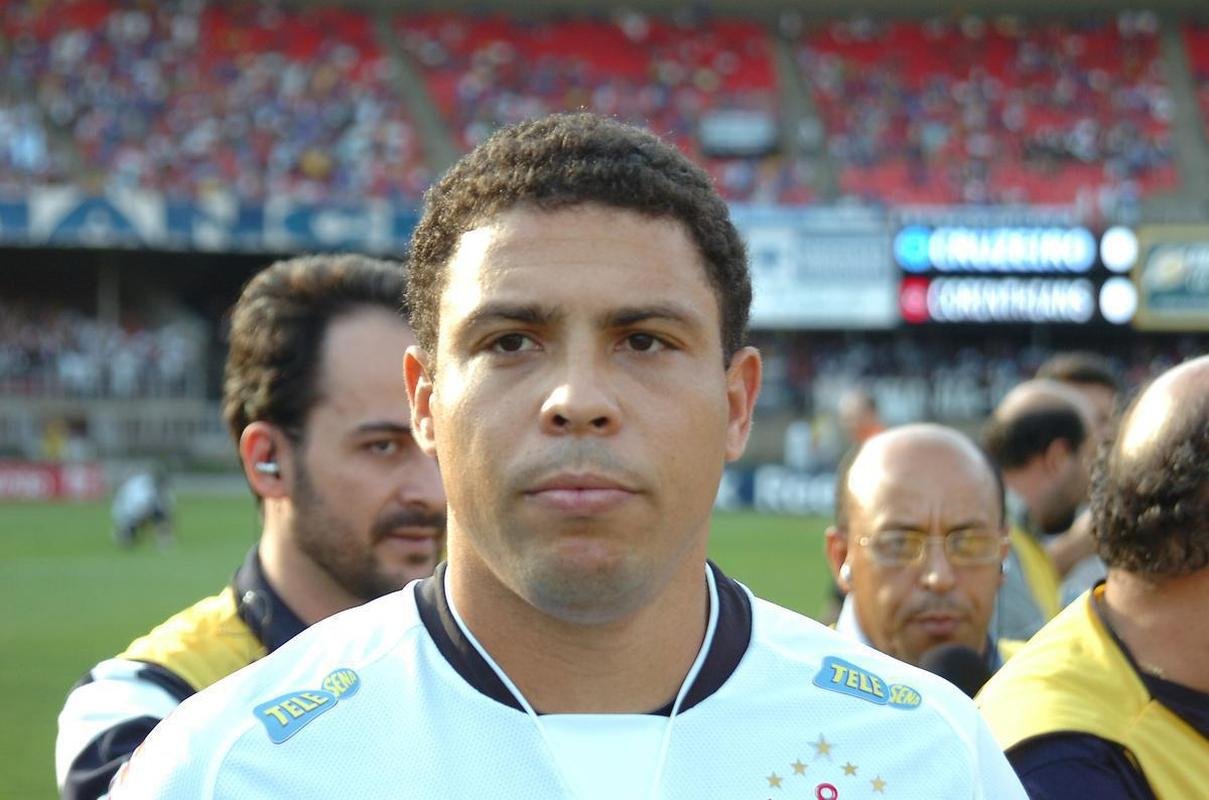 2009: j com uma base de time forte, o Corinthians se reforou com um dos maiores jogadores da histria do futebol mundial, o atacante Ronaldo Fenmeno. E deu resultado! O Timo fez grande ano ao conquistar o Paulisto e a Copa do Brasil