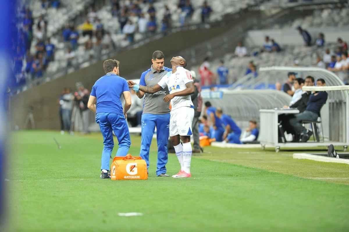Imagens da torcida e da partida entre Cruzeiro e Santos, no Mineiro