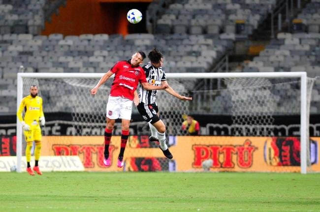 Atltico e Brasil de Pelotas-RS se enfrentaram nesta quarta-feira (12/4), no Mineiro, pela ida da terceira fase da Copa do Brasil