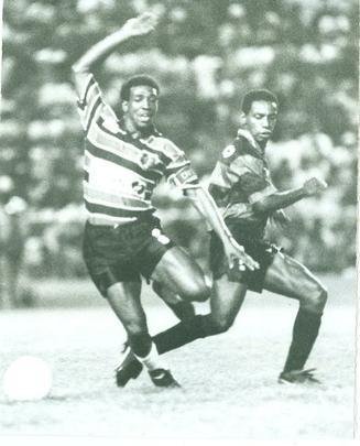 Padrão tricolor em linhas verticais da CCS para o Santa Cruz em 1992