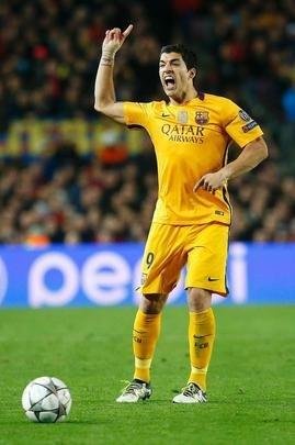 Suárez brilhou marcando dois gols para decretar a vitória, de virada, do Barcelona