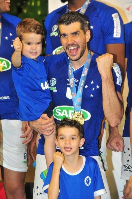 Festa dos campees do Cruzeiro no Ginsio do Riacho; Minas ficou com a medalha de prata