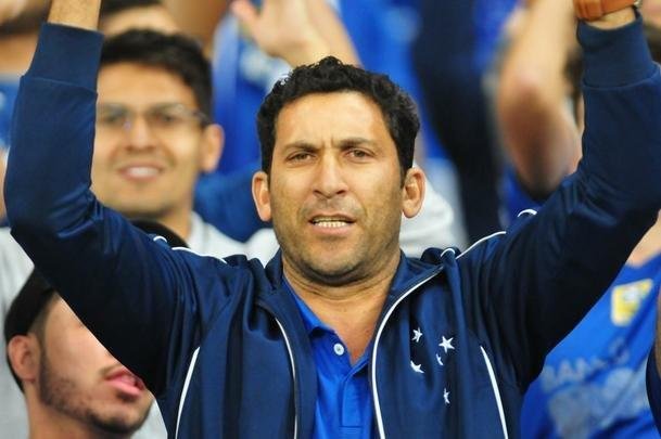 Torcedores do Cruzeiro lotam as arquibancadas do Mineiro para acompanhar a partida vlida pelas quartas de final da Copa do Brasil