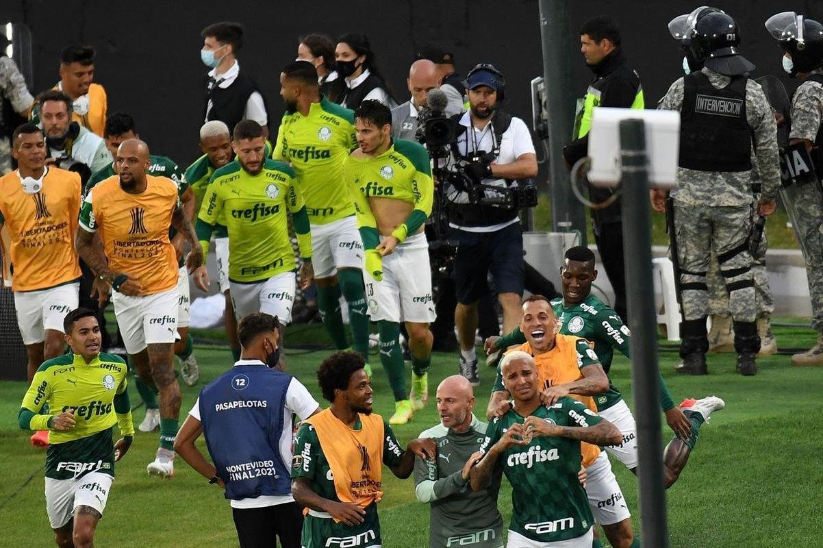Final da Libertadores: fotos do gol de Deyverson, para o Palmeiras, na prorrogao