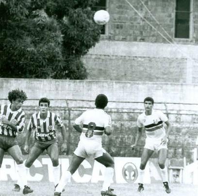 Náutico encara o Santa Cruz de Rivaldo com a camisa fornecida pela empresa Campeã, em 1991