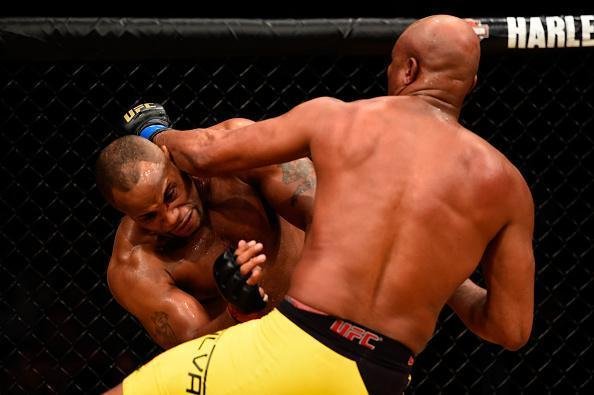 Fotos da derrota de Anderson Silva para Daniel Cormier no UFC 200