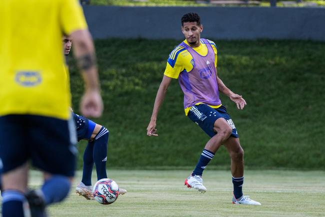 Fotos do treino do Cruzeiro no CT SM Sports, em Londrina, antes da partida contra o Londrina pela Série B. Duelo será nesta sexta, às 21h30, no estádio do Café, em Londrina, interior do Paraná