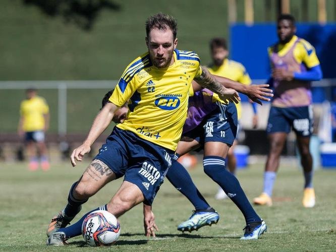 Bruno José - Como foi contratado em 2021, seu nome não consta no balanço divulgado pelo Cruzeiro.