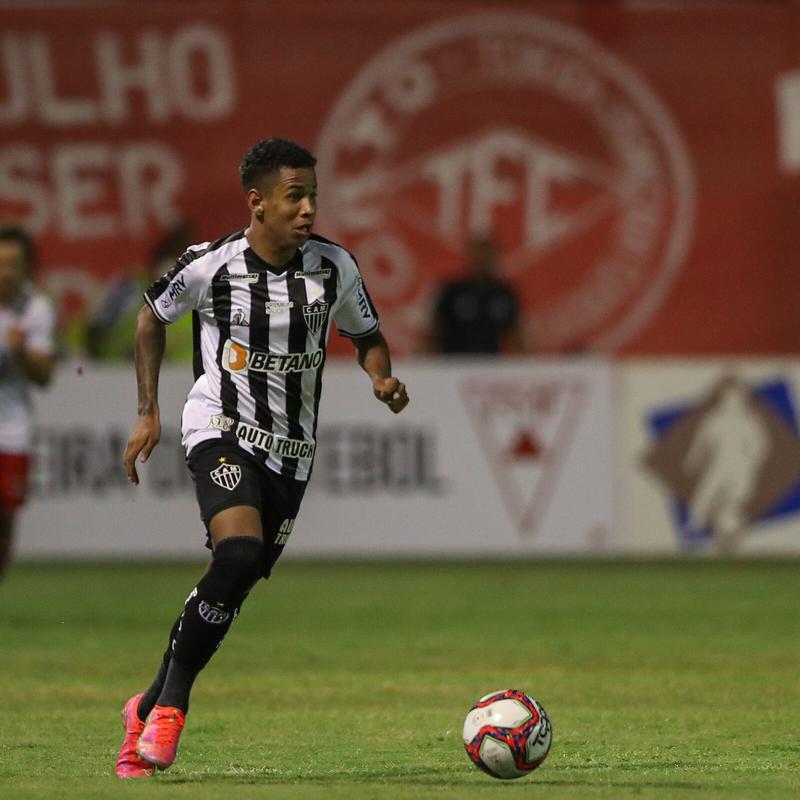 Tombense e Atlético se enfrentaram nesta quinta-feira (4), em partida válida pela 2ª rodada do Campeonato Mineiro. O confronto foi realizado no Estádio Antônio Guimarães de Almeida, em Tombos. No primeiro tempo, uma queda de energia paralisou a partida por cerca de 20 minutos.