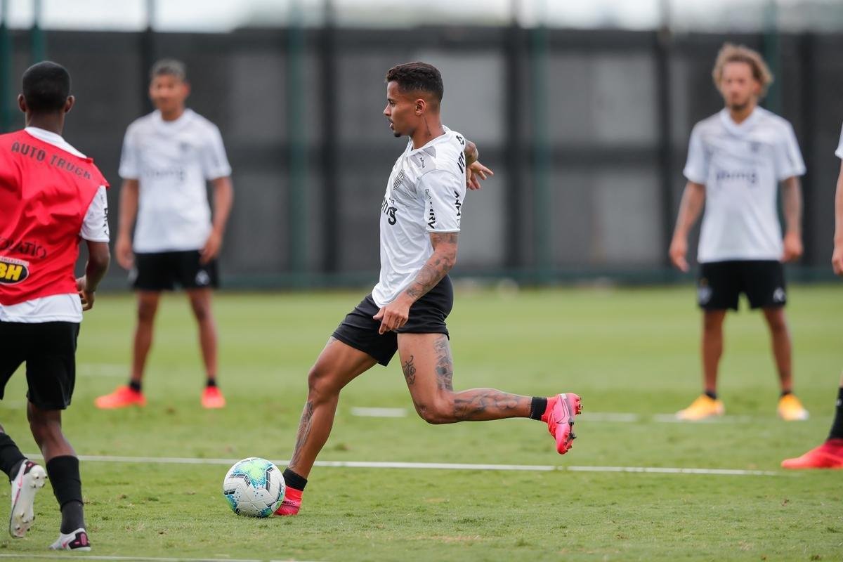 Aps polmica balada, Dylan e Marrony participam normalmente do treino na Cidade do Galo