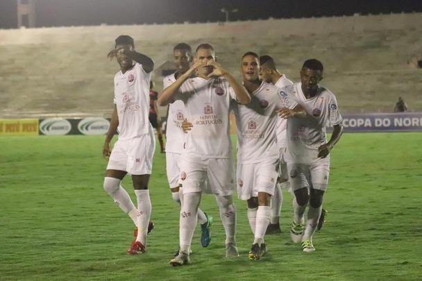 Na reabertura dos Aflitos, em dezembro de 2018, e a partir de março de 2019, o Náutico começou a utilizar uma marca própria, a NSeis. Na foto, atacante Wallace Pernambucano comemora gol com 2º uniforme da NSeis em jogo válido pela Seletiva da Copa do Nordeste de 2019