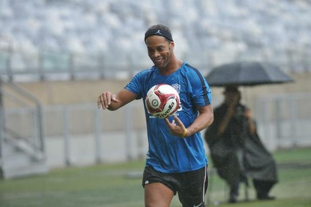 Fotos do 'Game of Dreams', jogo festivo dos Amigos do Ronaldinho contra os Amigos do Penta