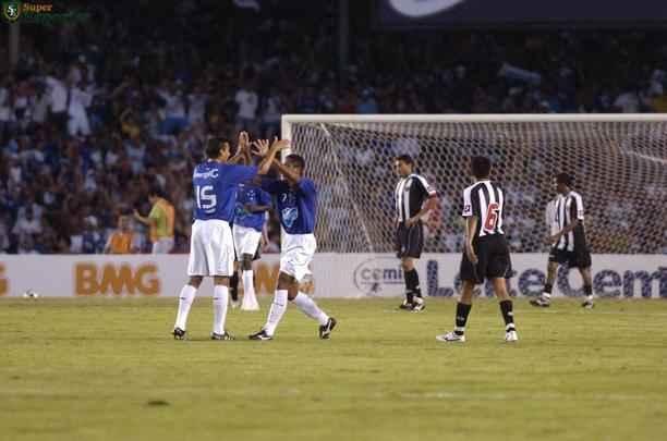A diferena em relao  deciso do ano anterior era que a vantagem agora era do Galo. Mas a Raposa, ainda sob o comando de Adlson Batista, repetiu o placar do jogo de ida de 2008. O primeiro tempo teve apenas um gol, marcado por Klber j aos 39min. Na etapa final, Leonardo Silva e Jonathan, duas vezes cada, fizeram o time celeste repetir a maior goleada na histria dos clssicos no Gigante da Pampulha.