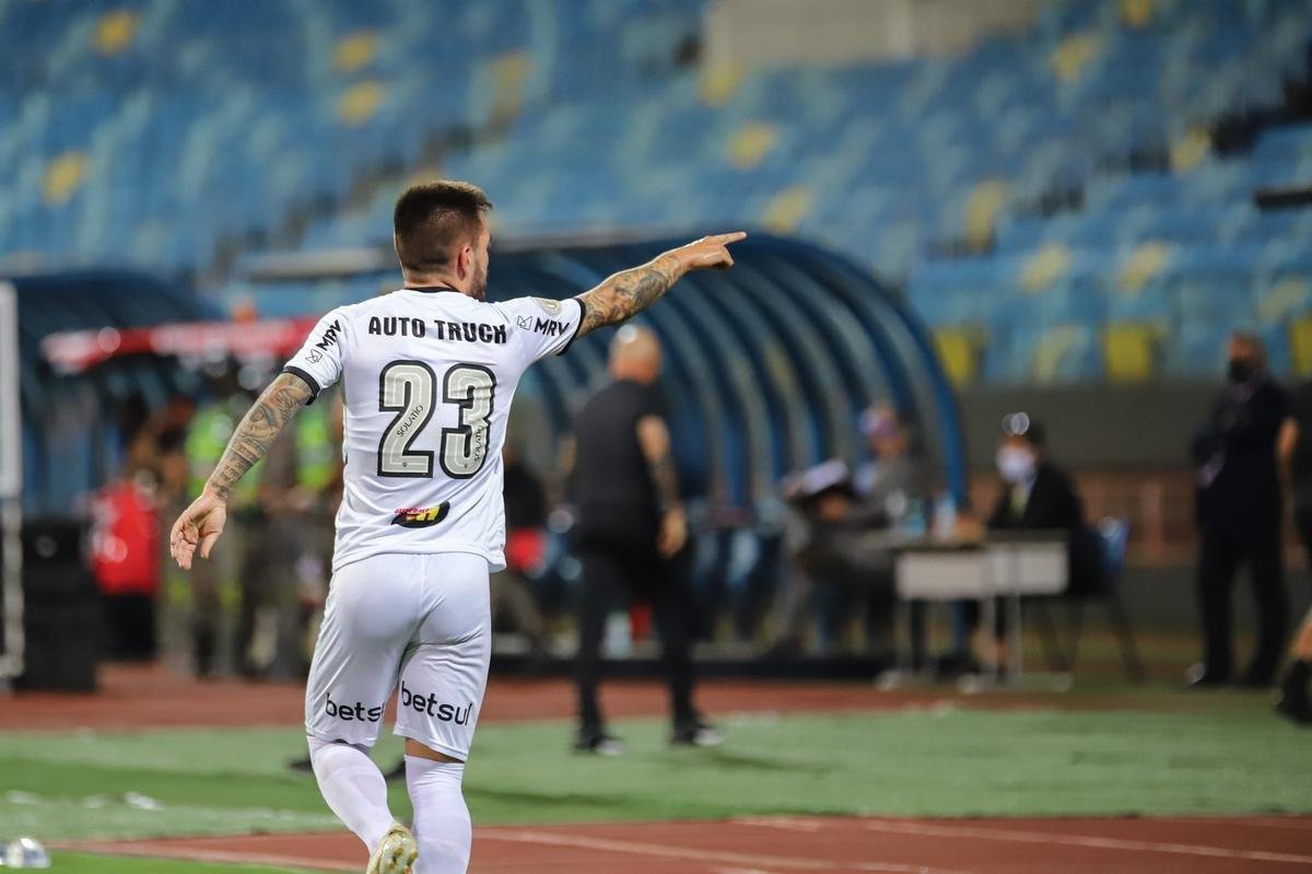 Atltico venceu Atltico-GO de virada, por 4 a 3, com gols de Keno (3) e Nathan; Com resultado, Galo assumiu liderana do Campeonato Brasileiro, com 21 pontos