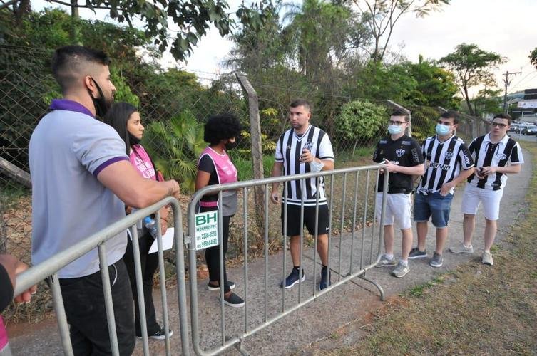 Fotos da torcida do Atltico no pr-jogo contra o Palmeiras no Mineiro