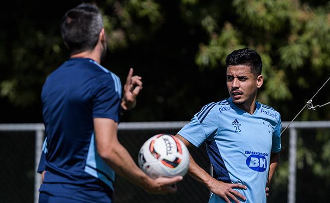 Neto Moura deverá ser a principal novidade do Cruzeiro no duelo diante do CRB