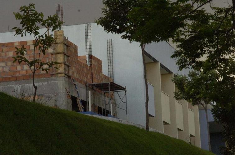 Fotos das obras de ampliação do hotel e de prédios administrativos da Toca da Raposa II, centro de treinamentos do Cruzeiro, em 2009