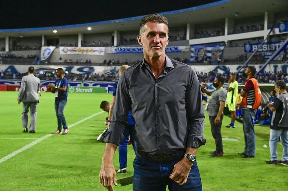 Fotos da vitria do Amrica sobre o CSA no Estdio Rei Pel, em Macei, em duelo de ida da terceira fase da Copa do Brasil