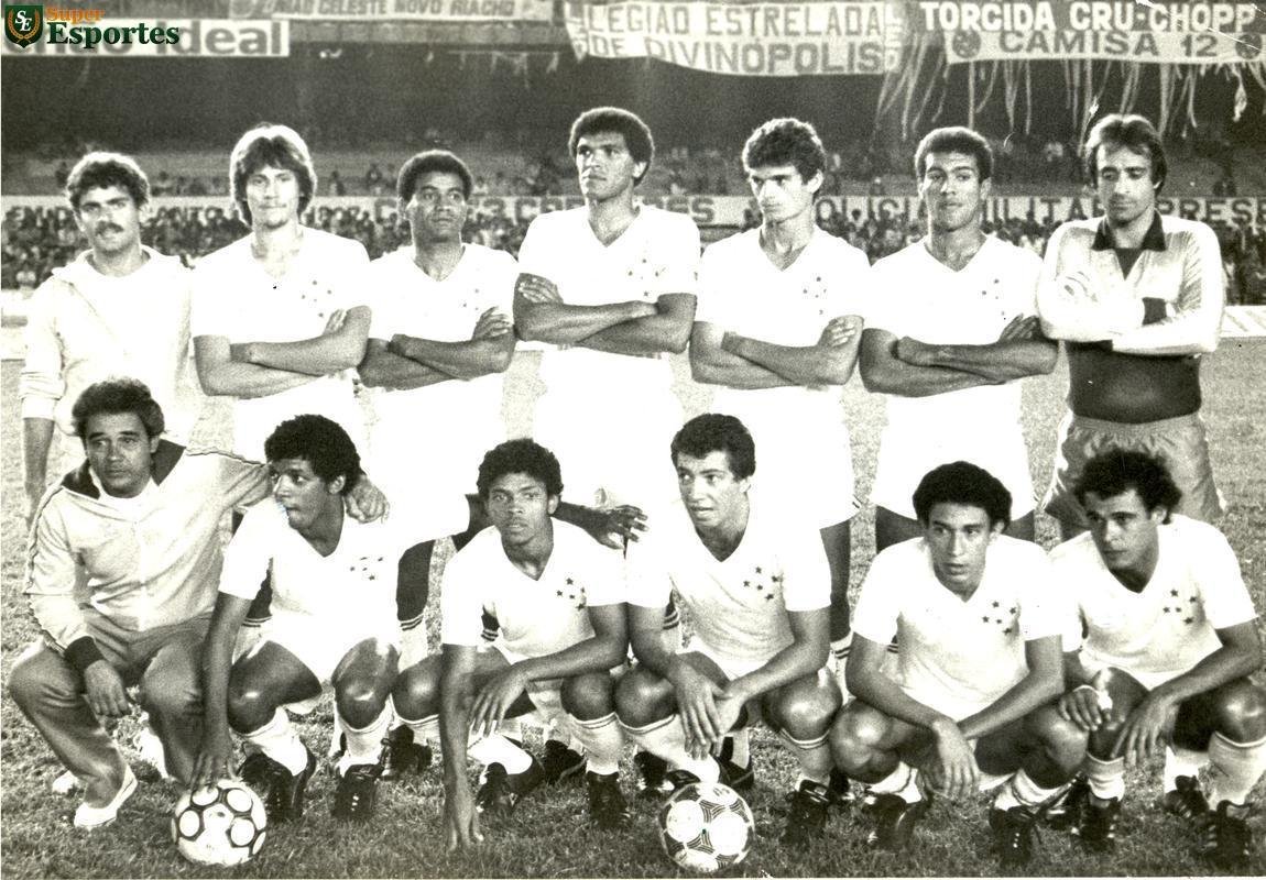 Cruzeiro campeão mineiro de 1984: Douglas, Carlos Alberto, Ailton, Eugênio, Ademar, Vitor, Carlinhos Sabiá, Eduardo, Carlos Alberto Seixas, Tostão e Joãozinho