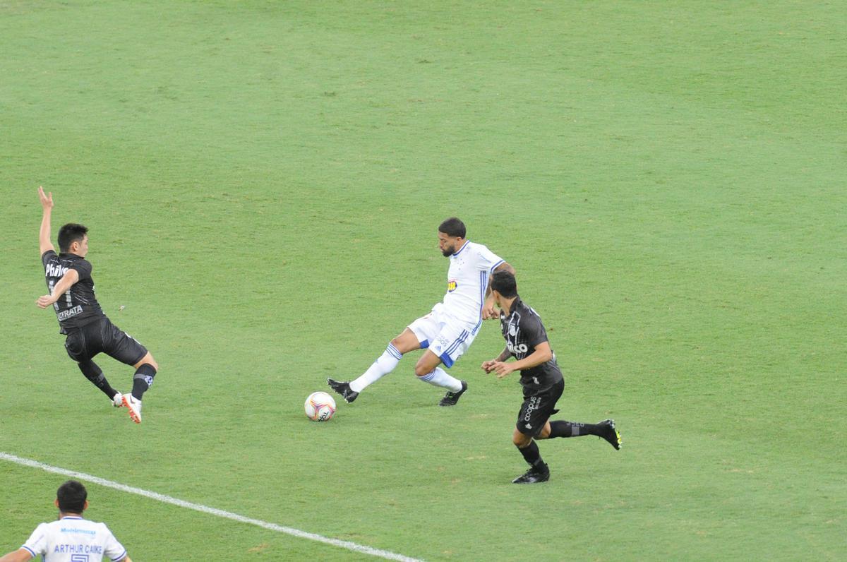 Fotos do jogo entre Cruzeiro e Ponte Preta, no Mineiro, em Belo Horizonte, pela 12 rodada da Srie B do Campeonato Brasileiro