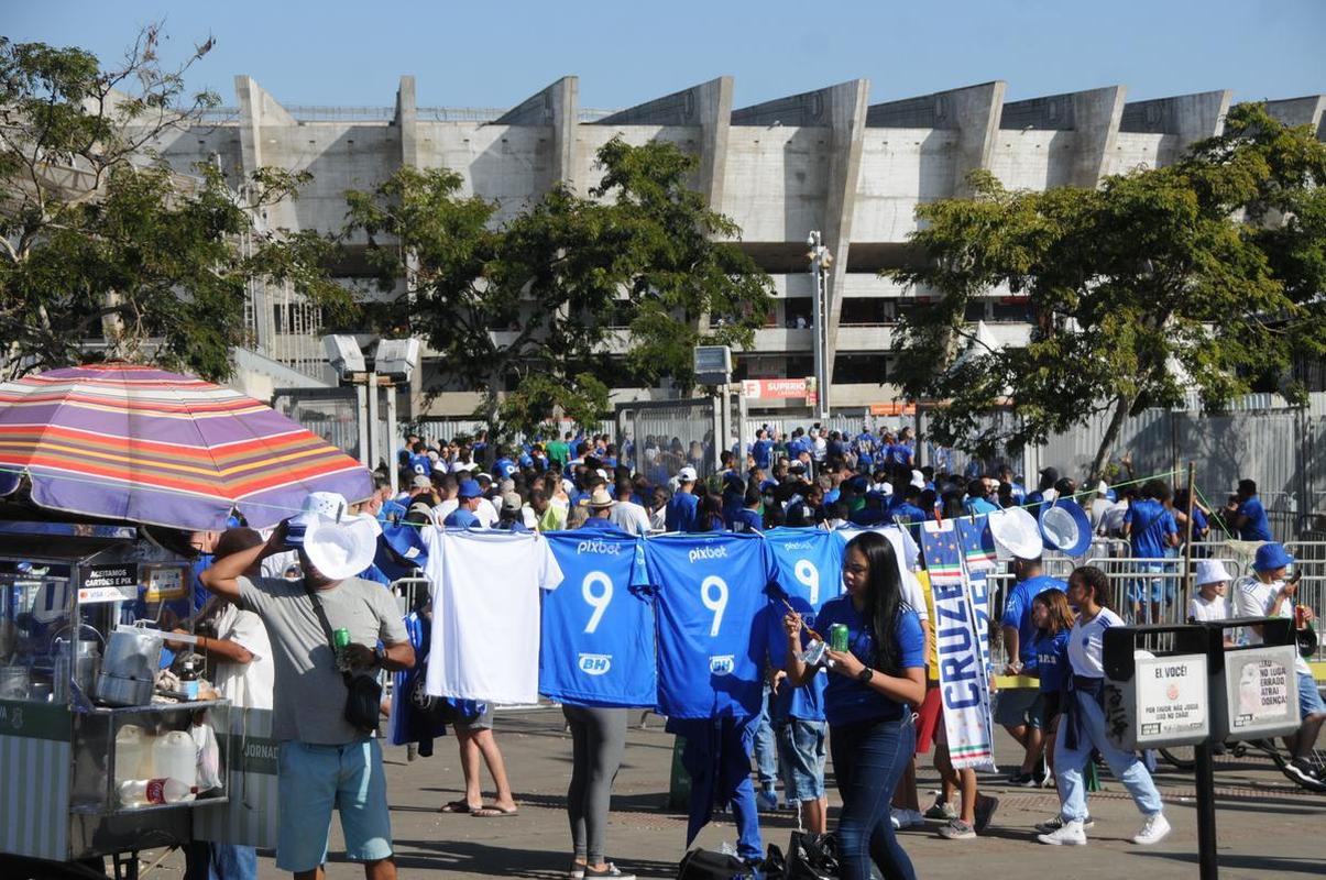 Cruzeiro x Bahia: fotos da torcida da Raposa no Mineiro