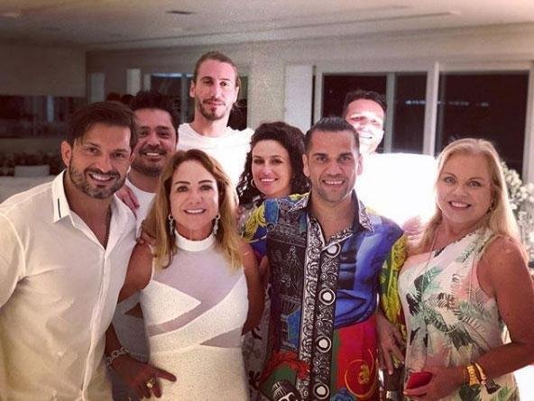 Por falar em estilo... Daniel Alves dispensa comentrios