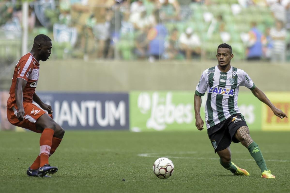 Ernandes - um dos jogadores que a diretoria desejava renovar o contrato, o volante optou por aceitar uma oferta do Cear, clube que defendeu em 2010. Com a camisa do Amrica, Ernandes fez 81 jogos e marcou dois gols.