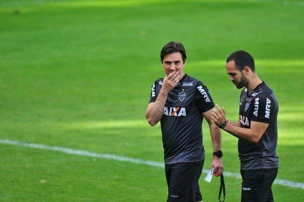 Fotos da apresentao e primeiro treino de Leandrinho no Atltico