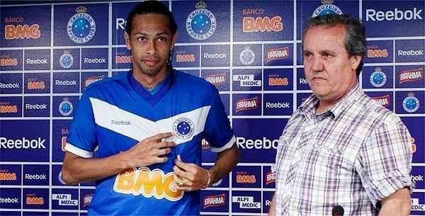 Fábio Lopes (atacante) - Anunciado pelo Cruzeiro em janeiro de 2012, Fábio Lopes era desconhecido dos torcedores. Ele apenas duas partidas pela Raposa, ambas pelo Campeonato Mineiro.
