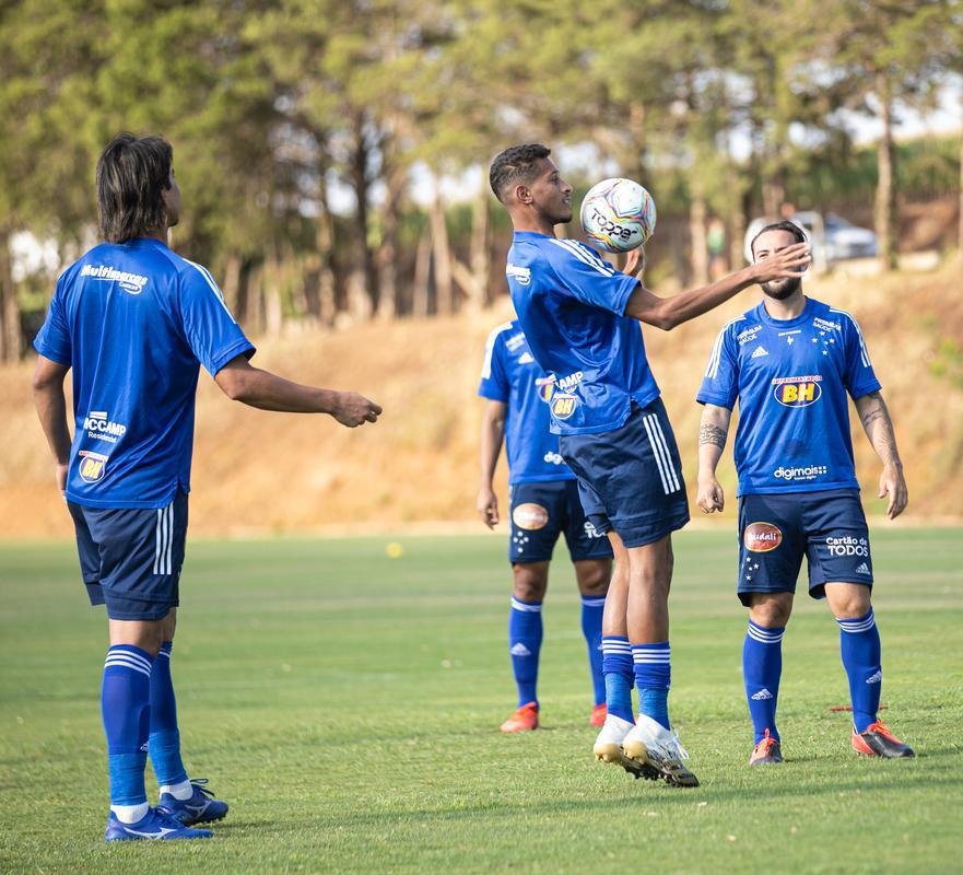 Fotos do treino do Cruzeiro desta segunda-feira (23/11) em Chapecó-SC
