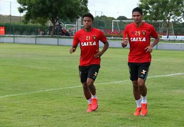 Atleta mais assediado do elenco rubro-negro nos últimos anos, o volante de 26 anos começou 2016 requisitado, com investidas de Corinthians, Atlético-MG e Internacional. Todas recusadas pela diretoria. Os comandantes do Leão, por sua vez, foram além: comprou os demais 50% dos direitos econômicos de Rithely que pertenciam a investidores, ficou com 100% e estendeu contrato com Rithely até 2022.